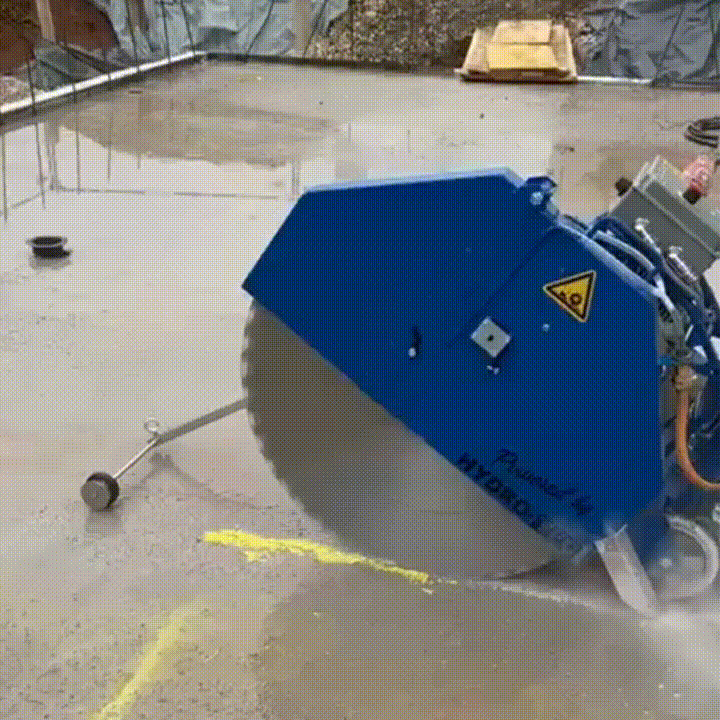 Fugenschneiden in Beton oder Asphalt