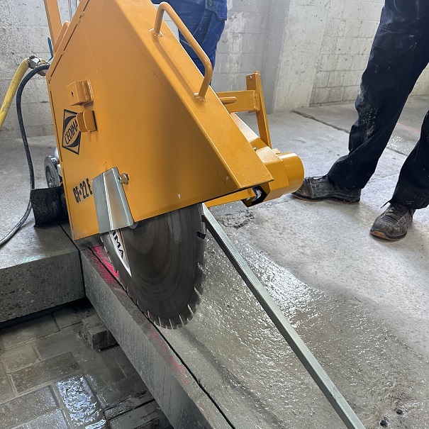 Fugenschneiden in Beton und Aspahlt